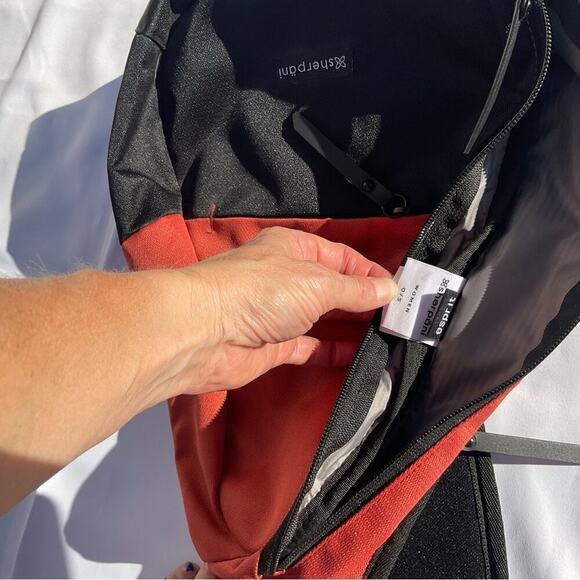 Sherpani Esprit Sling Bag - Picture 5 of 10